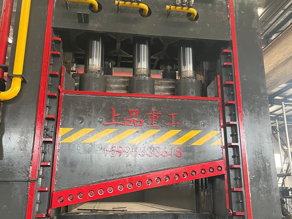 2000吨龙门剪